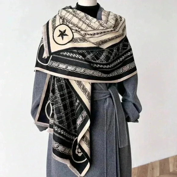 Beautiful Scarf New in Package - Picture 5 of 9